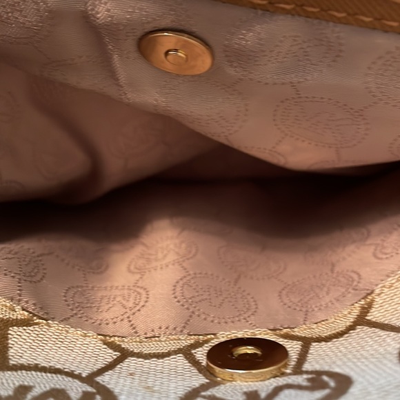 New with out tags. Michael Kors crossbody.  never used. - Picture 11 of 11